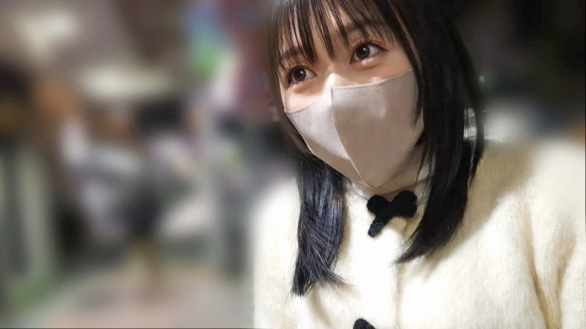 D乳の胸元が強調する超スレンダー美ボディ！