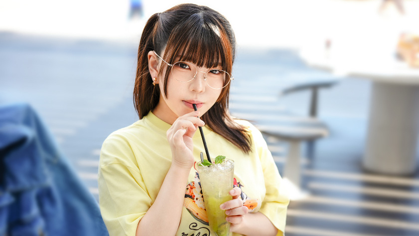 控えめな雰囲気のメガネ女子がAV応募！